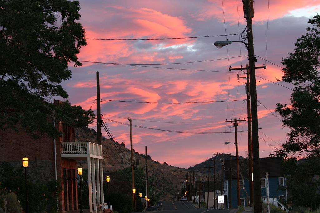 Sugarloaf Mountain Motel Virginia City Dış mekan fotoğraf